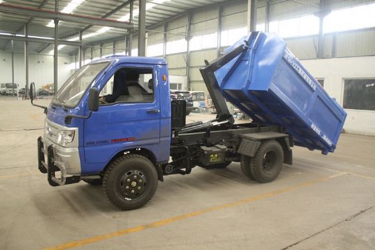 點(diǎn)擊查看詳細(xì)信息<br>標(biāo)題：鉤臂式垃圾車 閱讀次數(shù)：4398