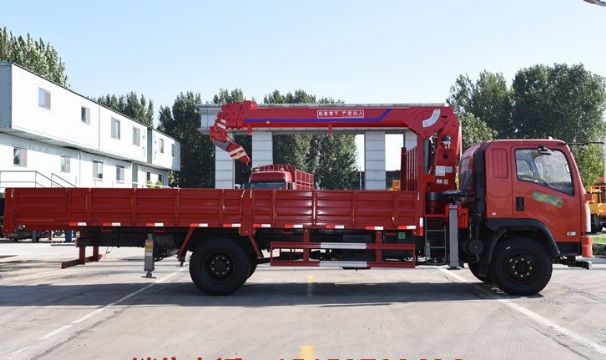 點(diǎn)擊查看詳細(xì)信息<br>標(biāo)題：6.3噸東風(fēng)160馬力隨車吊 閱讀次數(shù)：2158