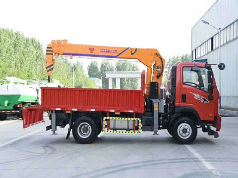 點擊查看詳細信息<br>標題：4噸重汽王牌隨車吊 閱讀次數(shù)：2368