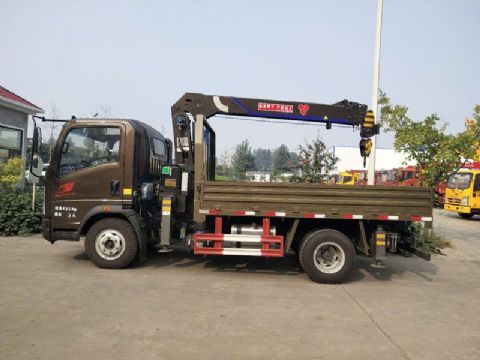 點擊查看詳細信息<br>標題：4噸重汽豪沃隨車吊 閱讀次數(shù)：2360