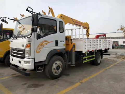 點(diǎn)擊查看詳細(xì)信息<br>標(biāo)題：5噸重汽豪曼隨車吊 閱讀次數(shù)：3122